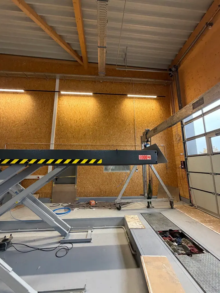 151EB560-96B2-4783-A0D7-043B5BF8AE56_1_105_c