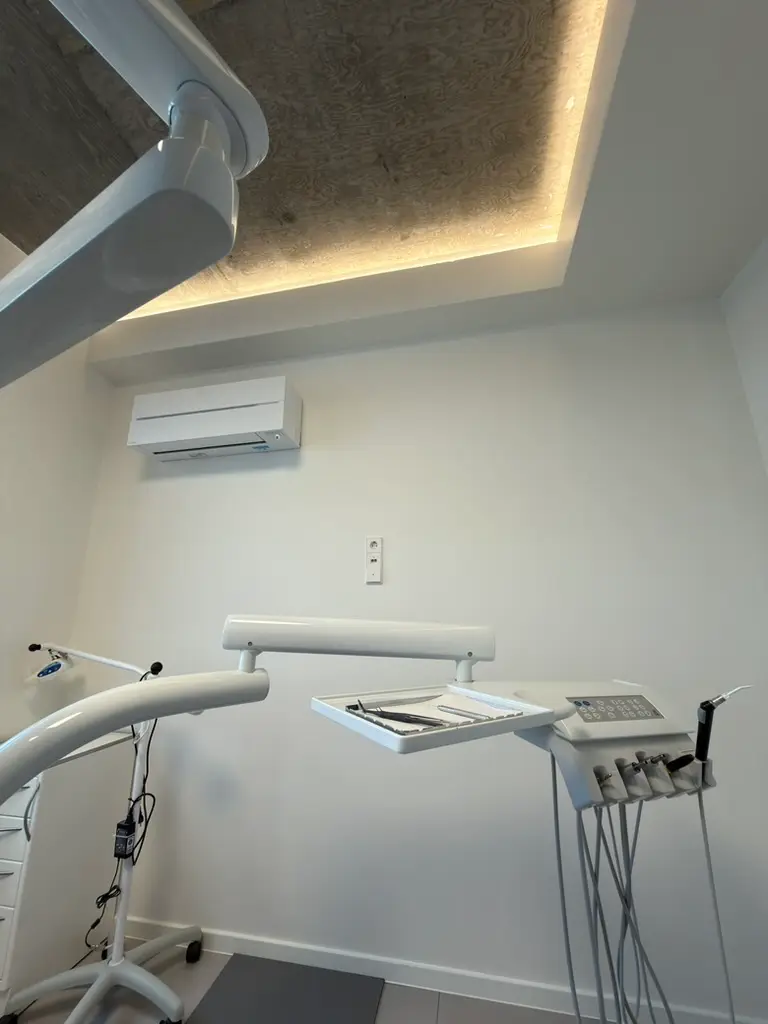 {"data":"eyJpc0ZyYW1lZCI6ZmFsc2UsImNvbmZpZ3VyYXRpb24iOnsiYXBwbHlMUENXYXJwaW5nIjpmYWxzZSwibG9va3MiOnsibHV0Ijp7ImJhc2VUb25lIjp7fX0sImZvY3VzUG9pbnQiOnsiZGVmYXVsdCI6e319LCJvcGFjaXR5VG9uZSI6MSwiZ3JhaW4iOnsidXNlckJsZW5kRmFjdG9yIjowLCJzZWVkIjo3OX0sInVzZXNOYXRpdmVEaWdpdGFsWm9vbSI6ZmFsc2UsImx1dEJsZW5kRmFjdG9yIjoxLCJhc3BlY3RSYXRpbyI6eyJvcmllbnRhdGlvbiI6eyJyZWd1bGFyIjp7fX0sInJhdGlvIjp7Il80XzMiOnt9fX0sInRyYWNrZWRMYW5kbWFya3MiOltdLCJzaW11bGF0ZWRBcGVydHVyZSI6MTYsImNyb3BDZW50ZXIiOlswLjUsMC41XX19LCJjYXB0dXJlQ29uZmlndXJhdGlvbiI6eyJsZW5zUG9zaXRpb24iOnsiYmFjayI6e319LCJmcm9udENhbWVyYU1pcnJvcmluZ0VuYWJsZWQiOmZhbHNlfX0=","identifier":"leica.lux.filters.processed","version":"1.3"}