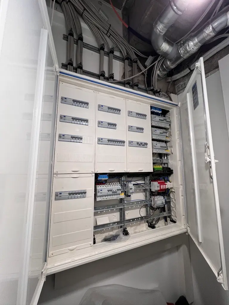 68A3CB82-9893-40E0-9543-09051A3888BD_1_105_c