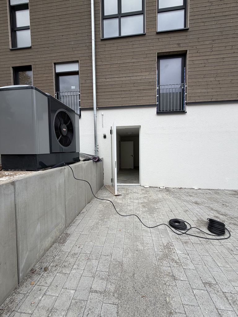 A9EE6963-74E4-4C29-B776-CD0EDC8397A3_1_105_c