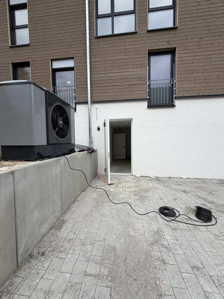 A9EE6963-74E4-4C29-B776-CD0EDC8397A3_1_105_c